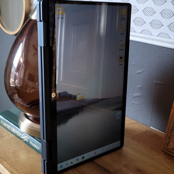 HP Pavilion x360 14 inch 2-in-1 Laptop PC 14-ek0000 foldable laptop - Picture 3 of 10